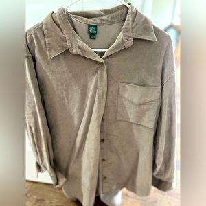 Women’s button up by Wild Fable. Light weight shacket.